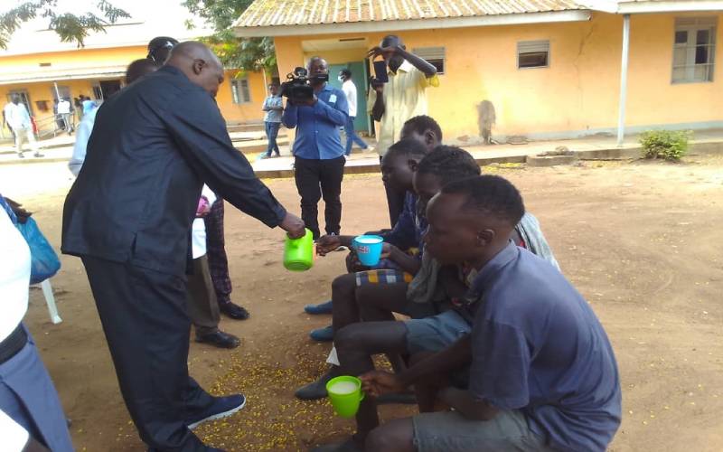 Governor Lobong serves porridge to suspected cattle raiders from neighbouring community
