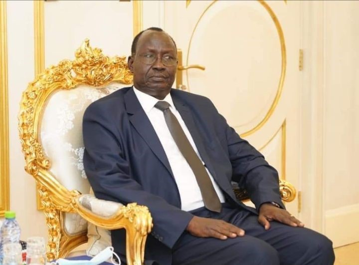 Ex-Abyei chief administrator hands over SSP500 million to successor