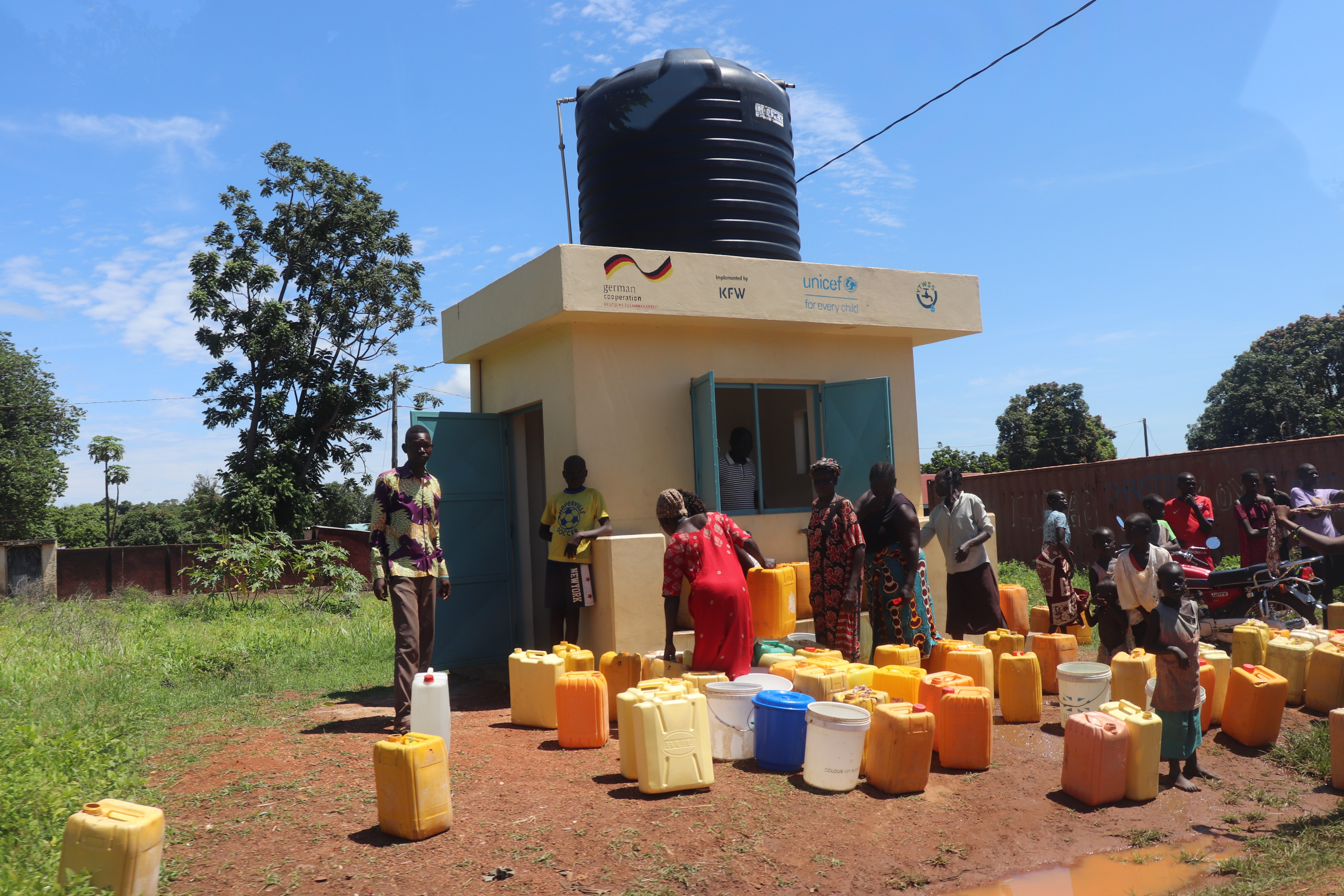 UNICEF hands over five water stations to Yei residents