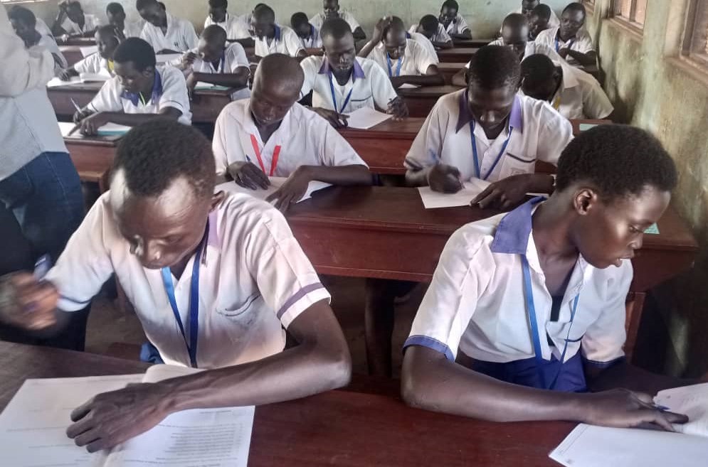 Over 4000 pupils beg in exams in Lakes State